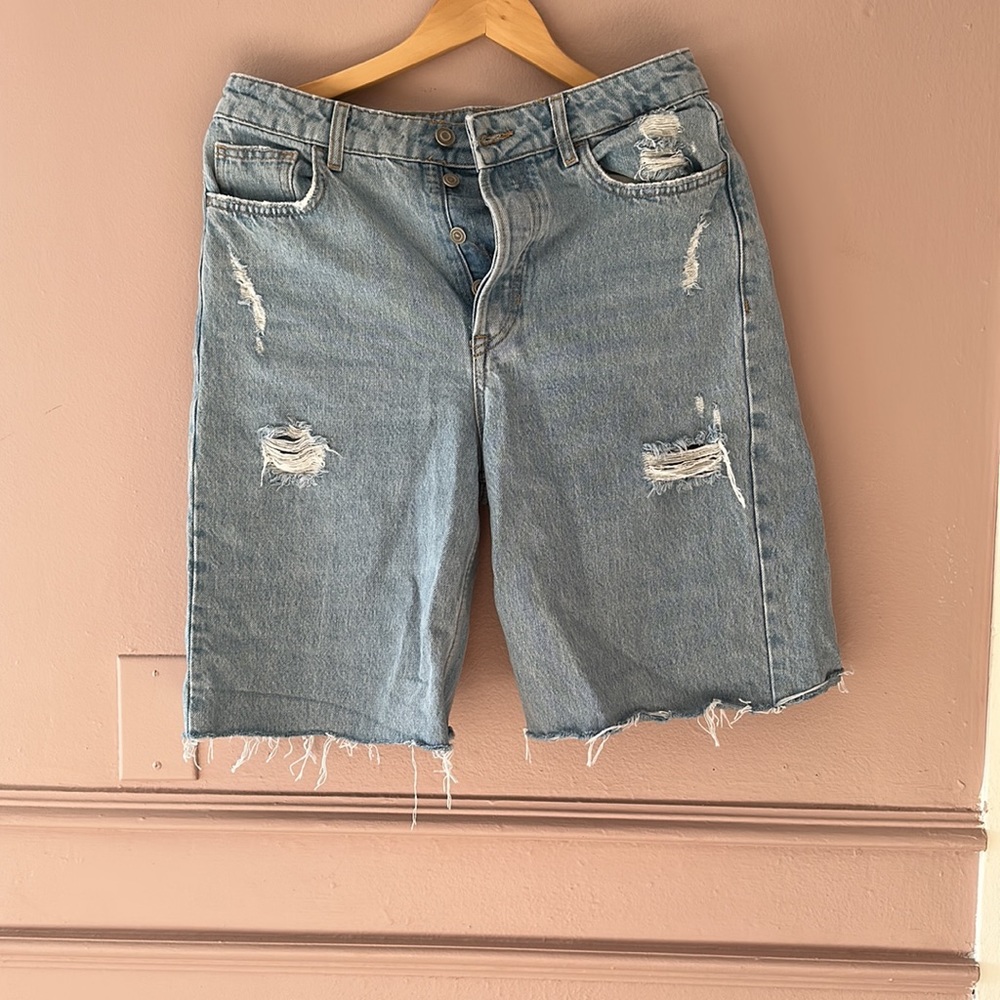 Denim, long jean shorts. Zara. Size 26.